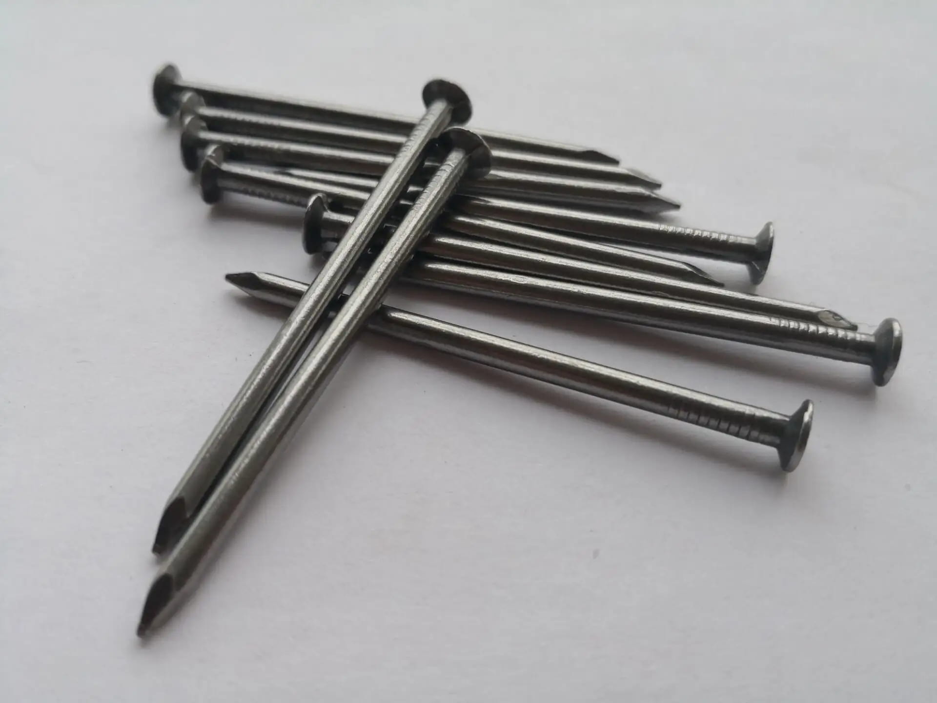 screw common nail